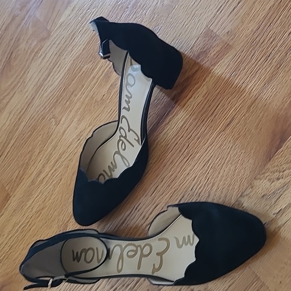 Sam Edelman Women’s Lara Pointed Toe Ankle Strap Black Suede With Scallops 9M - Picture 2 of 3